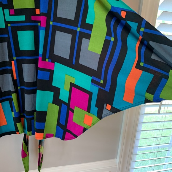 Annalee & Hope Retro Geometric Colorful Block Top - Picture 9 of 11
